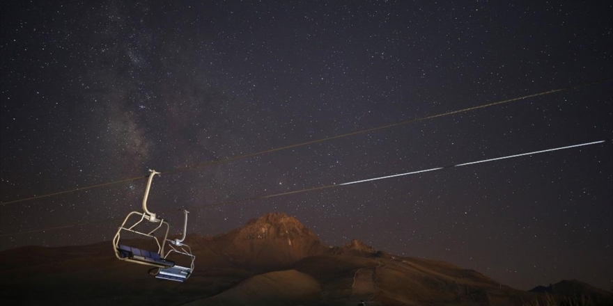 Meteor Yağmurunu Erciyes Dağı Ve Yedigöller'de İzlediler