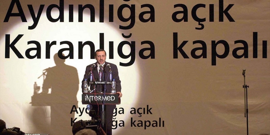 'Erdemliler Hareketi'nin Partisi Ak Parti 19 Yaşında