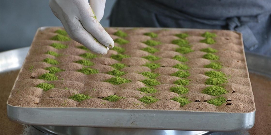 Soğuk Baklava, Hafifliğiyle Yaz Aylarının Vazgeçilmez Tatlısı Oldu