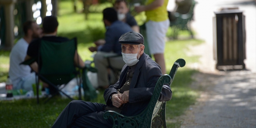 Bursa'da 65 Yaş Üstü Vatandaşların Sokağa Çıkmasına Saat Kısıtlaması Getirildi