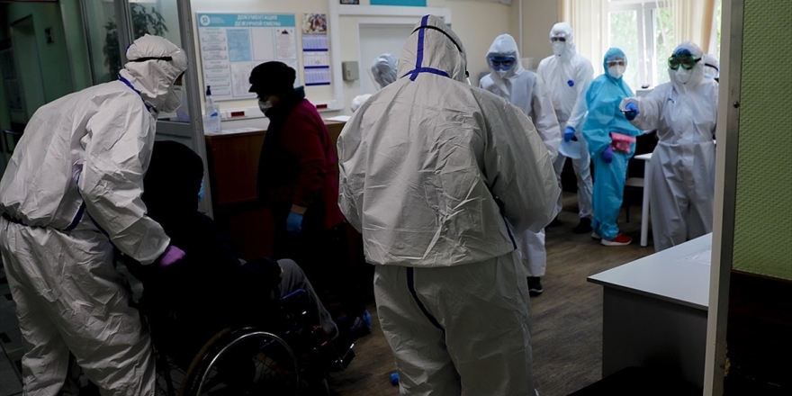 Rusya'da Kovid-19 Vaka Sayısı 922 Bini Geçti