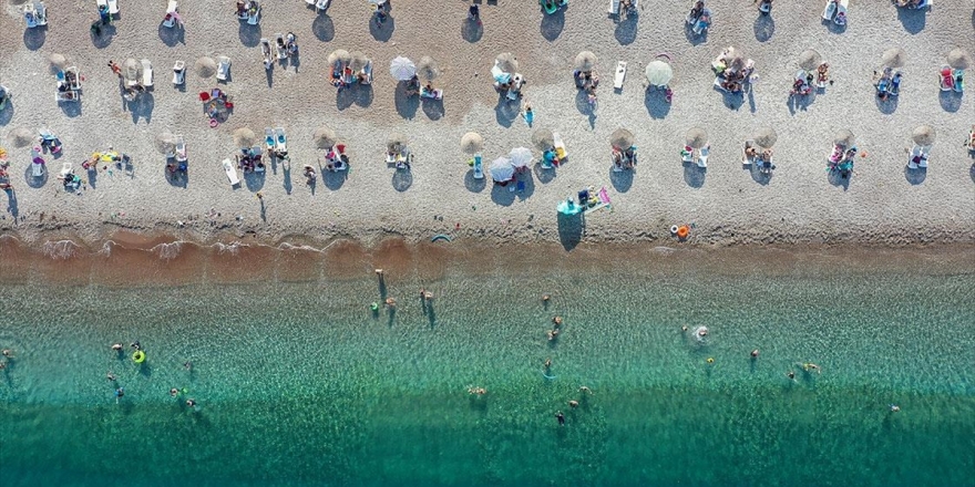 Antalya 15 Günde 325 Bin Turist Ağırladı