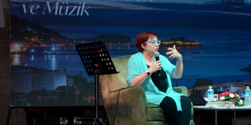 KUŞADASI YAZAR BUKET UZUNER'İ AĞIRLADI 