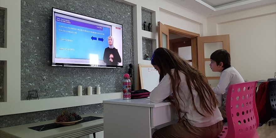 Eğitim Uzmanı Prof. Dr. Levent Eraslan: Uzaktan Eğitimin Standardını Aile Belirler