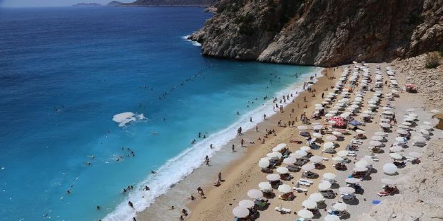 Antalya 15 günde 325 bin turist ağırladı