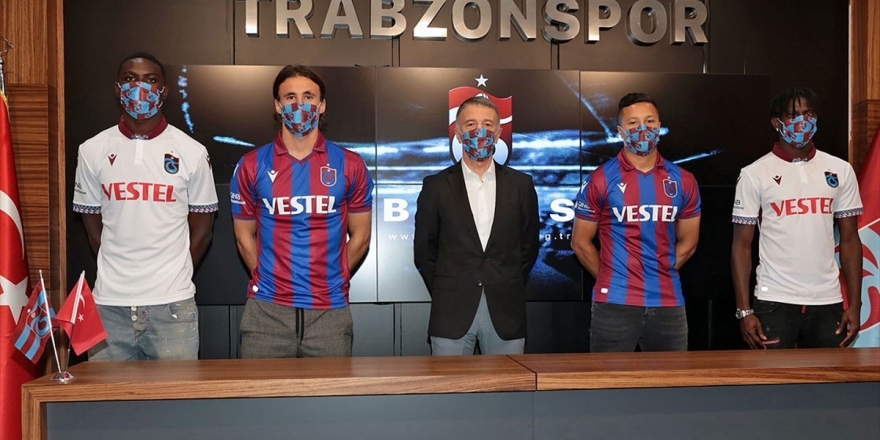 Trabzonspor'da Toplu İmza Töreni Yapıldı