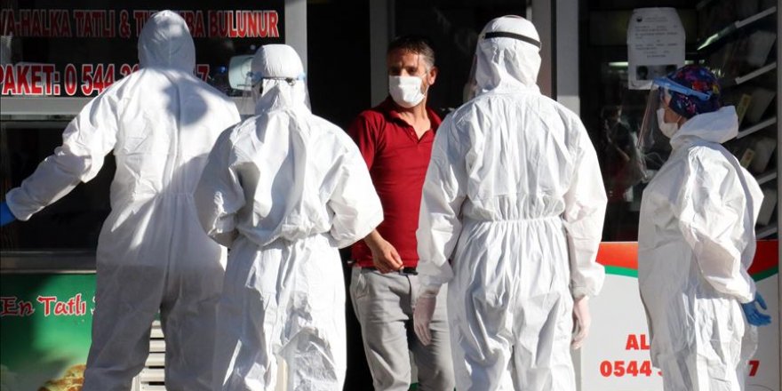 Karantinada olması gereken çiğ köfteci satış yaparken yakalandı