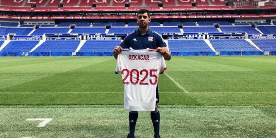 Cenk Özkacar resmen Olympique Lyon'da
