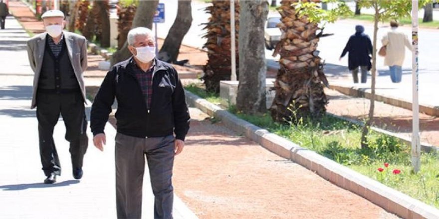 İzmir'de Kovid-19 nedeniyle 65 yaş ve üstü vatandaşlara yönelik yeni tedbirler