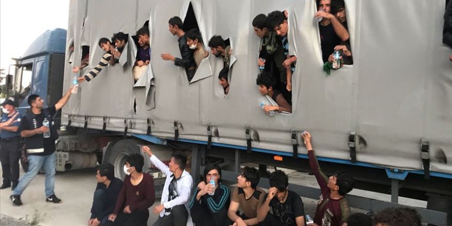 Samsun'da bir tırın dorsesinde çok sayıda düzensiz göçmen yakalandı
