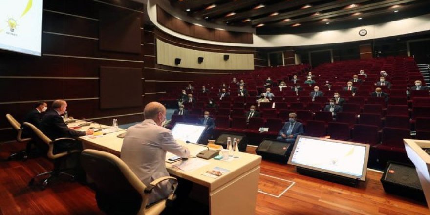 Erdoğan kurmaylarını uyararak, ''Konuştuklarımız aramızda kalsın'' dedi ama yine her şey basına sızdı