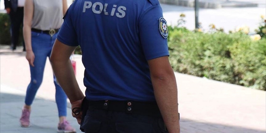 Kadıköy'de Kovid-19 Denetimindeki Olaya İlişkin Gözaltına Alınan Kadın, Polis Memurlarından Şikayetçi Oldu