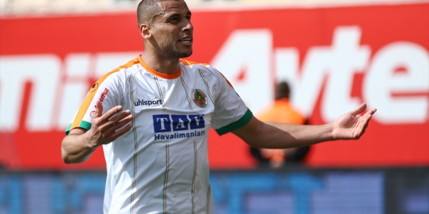 Beşiktaş, Aytemiz Alanyaspor'lu Stoper Welinton'u Transfer Etti