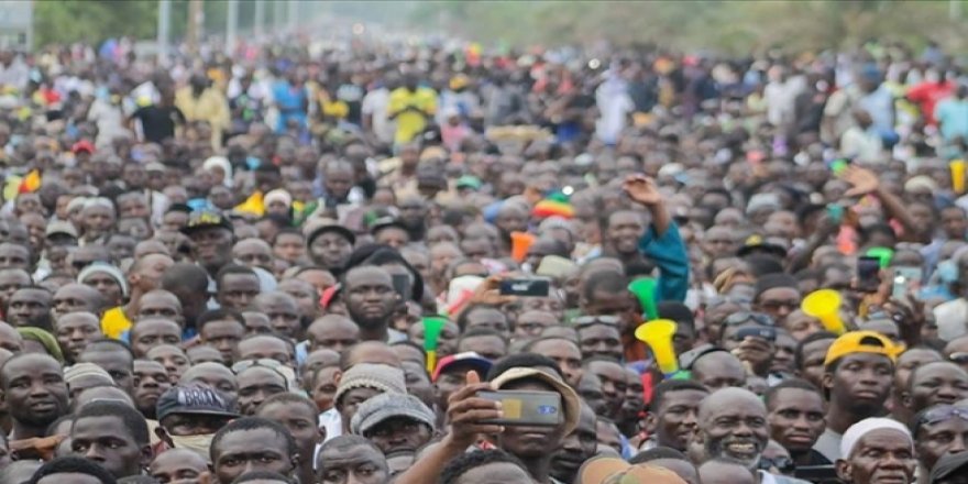 Mali'de halk sokaklara döküldü