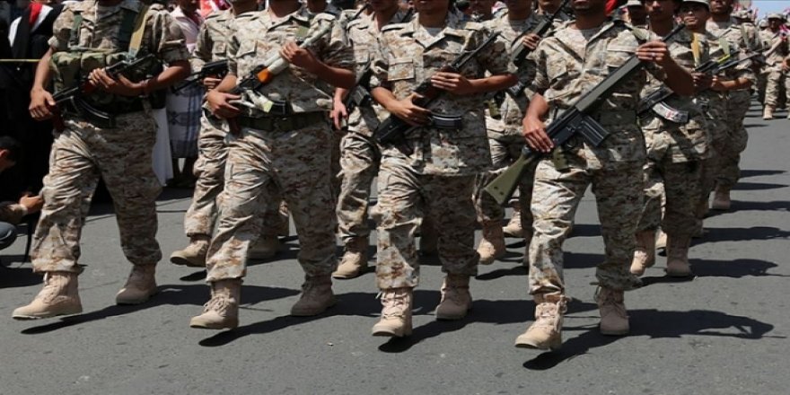Yemen ordusu, BAE destekli isyancı askerlere karşı operasyon başlattı
