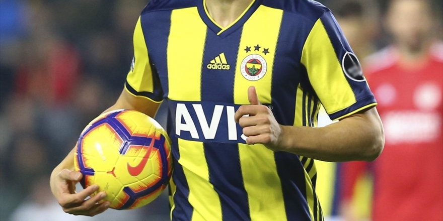 Transferin Hızlısı Fenerbahçe Rakiplerinin Oyuncularını Alıyor