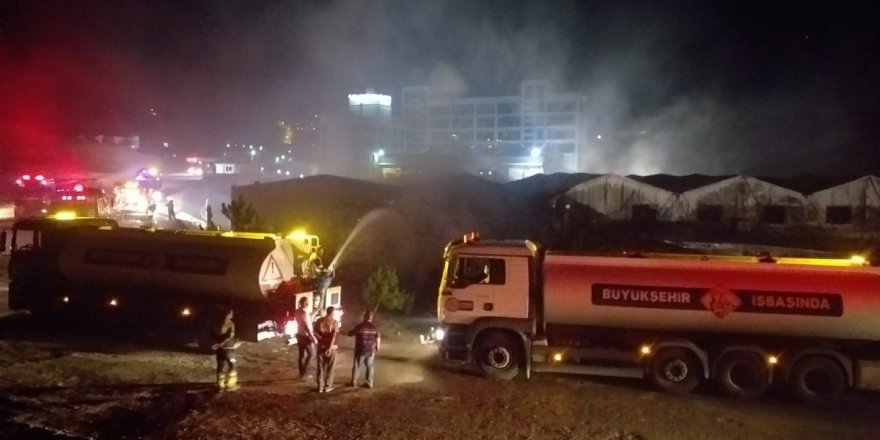 Ankara'da kargo şirketin deposunda büyük yangın!