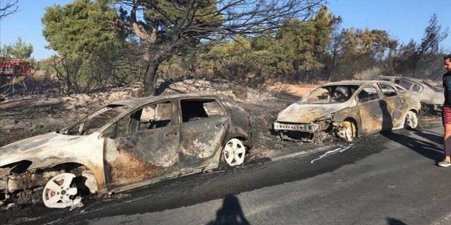 Seferihisar'da otluk alanda çıkan yangında yaklaşık 50 araç yandı