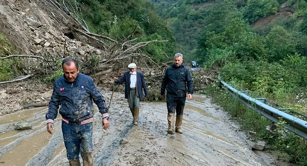 AK Partili milletvekili, Giresun'daki sel bölgesine giderken mahsur kaldı