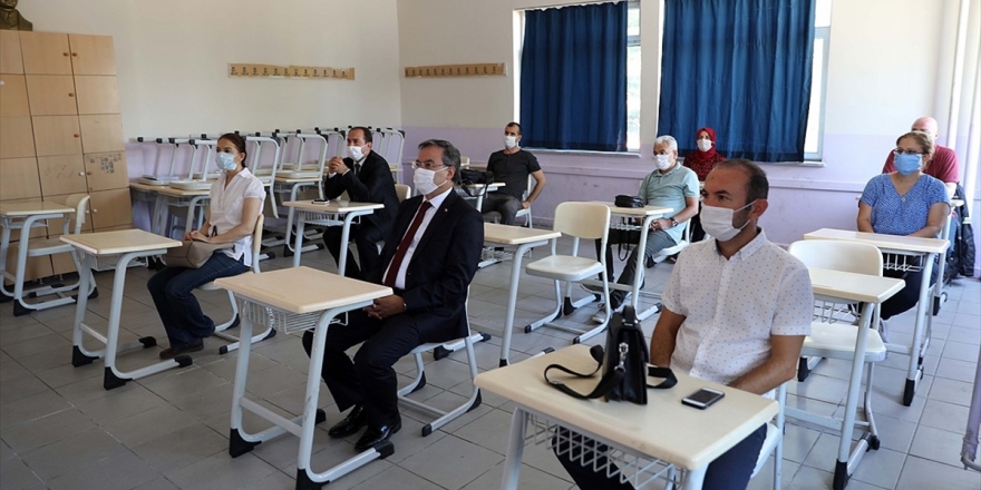 Öğretmenler Okullarda Mesailerine Başladı