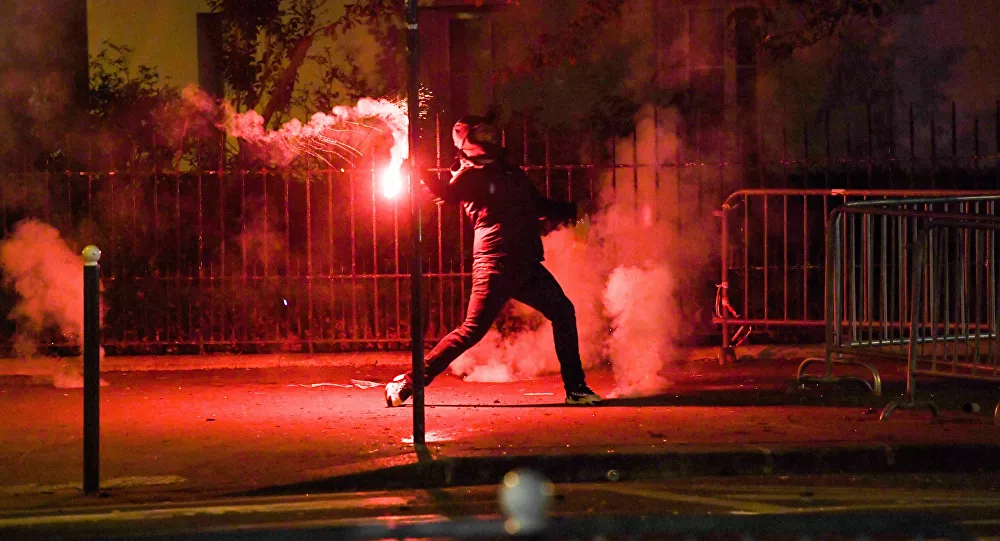 Şampiyonlar Ligi şampiyonluğunu kaybeden PSG taraftarları Paris’i savaş alanına çevirdi: 148 kişi gözaltında