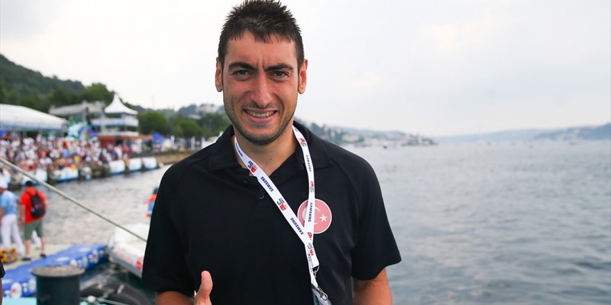 Otizmli Sporcu Muammer Can Demirci, Boğaziçi Kıtalararası Yüzme Yarışı Tarihine Geçti