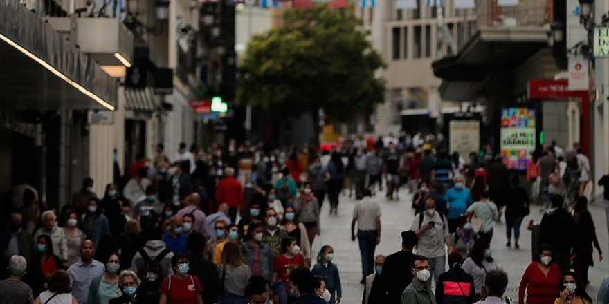İspanya'da Hafta Sonunda Kovid-19 Vakaları 19 Bin 382 Arttı