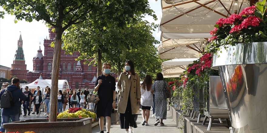 Rusya'da Kovid-19 Vaka Sayısı 966 Bini Geçti