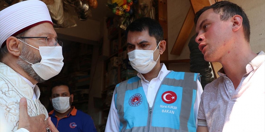 Bakan Kurum İle Diyanet İşleri Başkanı Erbaş Selde Babası Kaybolan Akar İle Görüştü