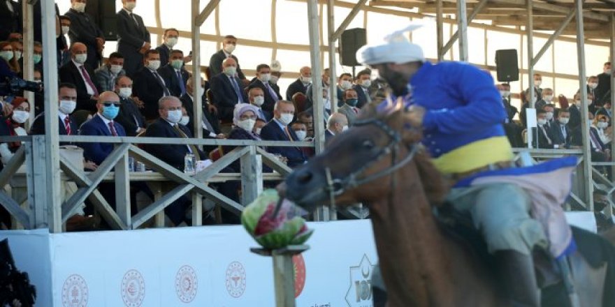 Cumhurbaşkanı Erdoğan, Ahlat'ta Malazgirt Zaferi etkinliklerini izledi