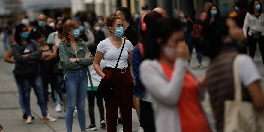 İspanya'da Son 24 Saatte 9 Bin 658 Kovid-19 Vakası Açıklandı