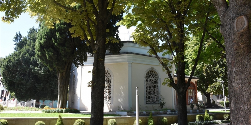 Osman Gazi Ve Orhan Gazi Türbelerinde 'Alp Kıyafetli' Saygı Nöbeti Başlıyor