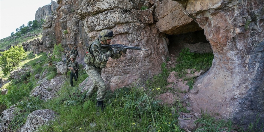 İçişleri Bakanı Soylu: 1'i Turuncu, 2'si Gri Kategori'de 5 Terörist Etkisiz Hale Getirildi