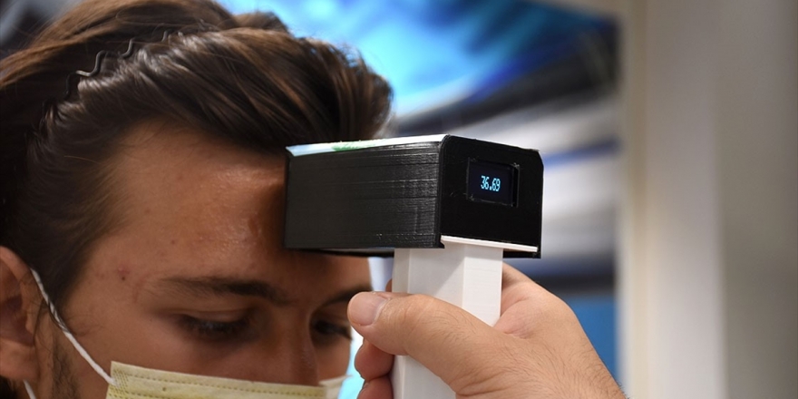 Meslek Lisesinde 'Ateşi Ölçülenin De Vücut Isısını Görebildiği' Cihaz Geliştirildi