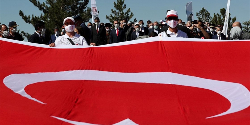 Bakan Kasapoğlu: 98 Yıl Önceki Ruhla Tarihimizin En Büyük Zaferlerinden Birini Kutluyoruz