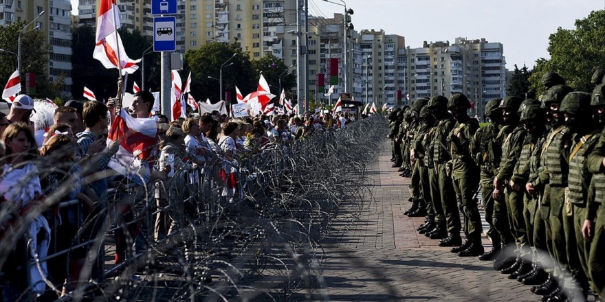 Belarus’ta Protestocular Cumhurbaşkanlığı Sarayı'na Yürümek İstedi