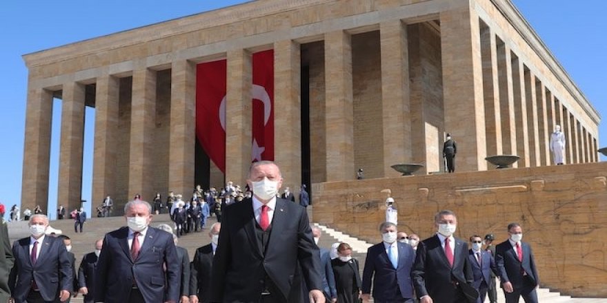 Erdoğan Anıtkabir'de: 2023'e ekonomik, siyasi ve diplomatik bakımdan daha güçlü bir ülke olarak girmekte kararlıyız