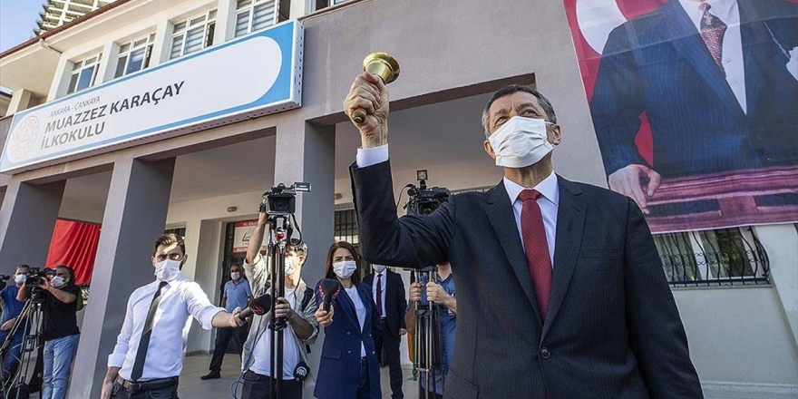 Milli Eğitim Bakanı Selçuk Uzaktan Eğitimin İlk Ders Zilini Çaldı