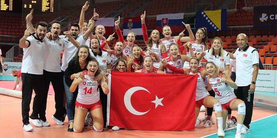 Voleybolda Genç Kızlar Zirveyi Bırakmıyor