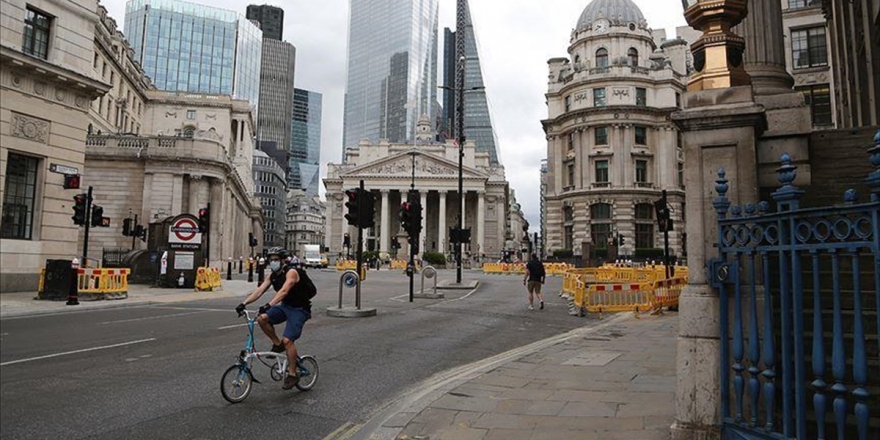 İngiliz Hükümeti Maaş Ödemelerindeki Desteğini Azaltıyor