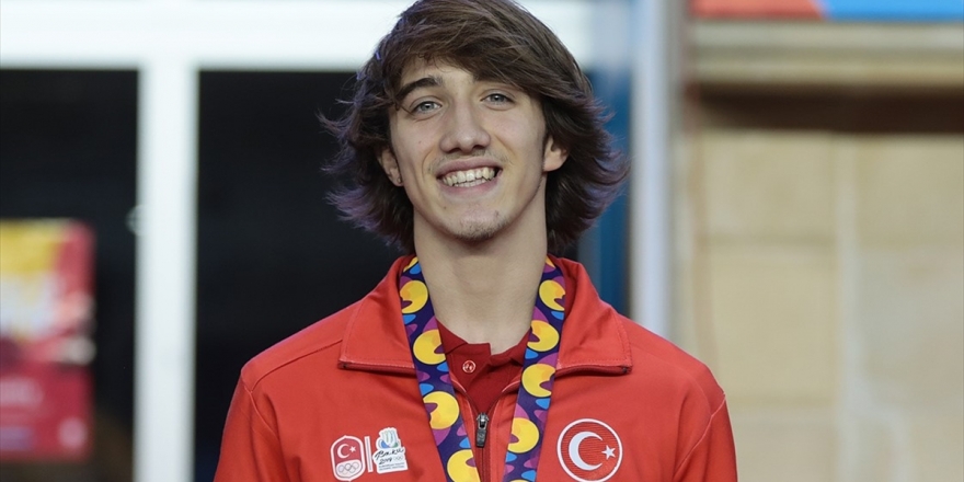 Berke Akçam 400 Metre Engellide 20 Yaş Altı Türkiye Rekoru Kırdı