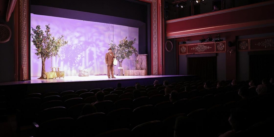 Devlet Tiyatroları 'Aşık Veysel'in Dünya Prömiyeri İle Yeni Sezonu Açtı