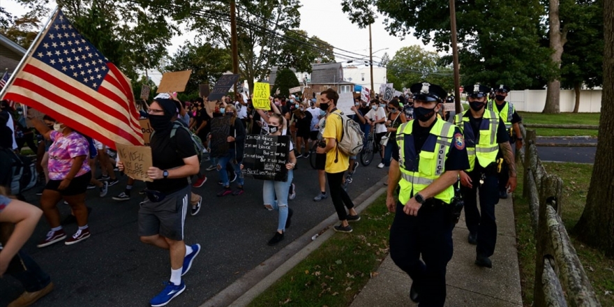 ABD'de Kenosha Kentinde Trump'ın Ziyareti Sonrası Yine Gösteriler Düzenlendi