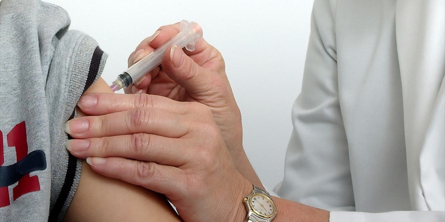 Oxford'un Geliştirdiği Kovid-19 Aşı Adayının ABD'de Üçüncü Aşama Klinik Denemeleri Başladı