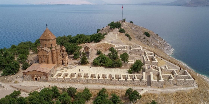 Akdamar Kilisesi'ndeki 8. Ayin Kovid-19 Tedbirleri Altında Yapılacak