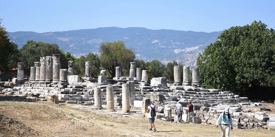 Lagina Hekate Kutsal Alanı'ndaki Yapılar Ayağa Kaldırılıyor