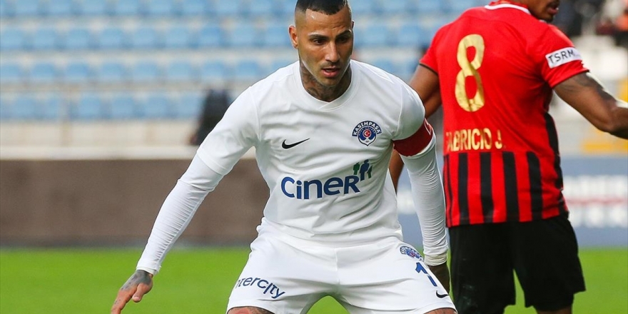 Quaresma, Portekiz Ekibi Vitoria'ya Transfer Oldu