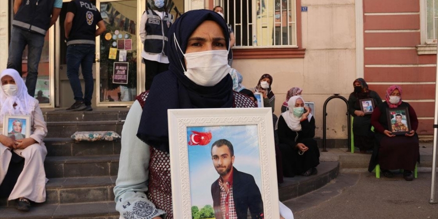 Diyarbakır Annelerinden Nilifırka: Oğlumun Elinden Kalemi Alarak Dağa Kaçırdılar