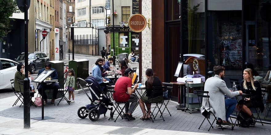 İngiltere'de 6'dan Fazla Kişinin Bir Araya Gelmesi Yasaklanacak