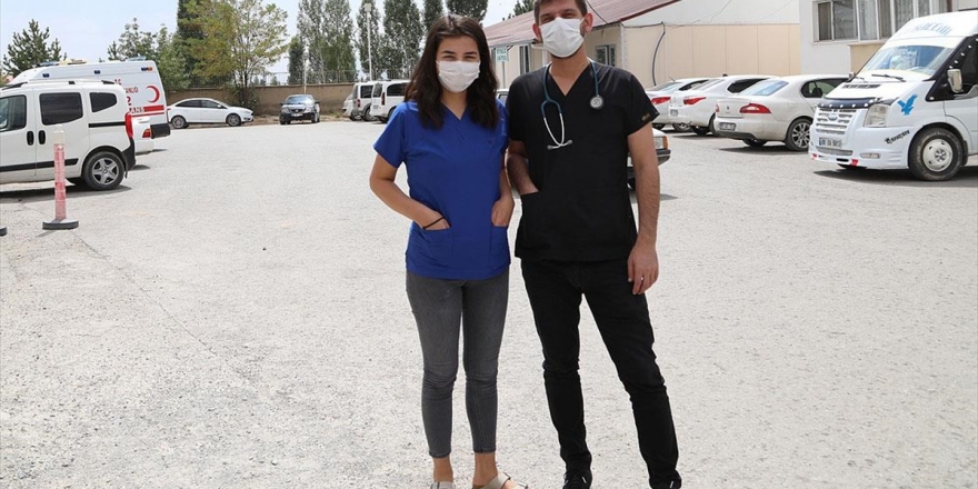 Koronavirüsü Yenip Dünyaevine Giren Doktor Çiftten 'Tedbirlere Uyun' Çağrısı